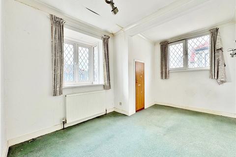 77 Cypress Avenue, Twickenham, TW2 7JY