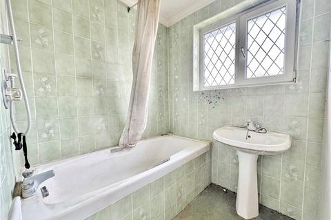 77 Cypress Avenue, Twickenham, TW2 7JY