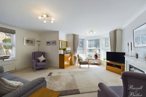 2 bedroom ground floor flat for sale, Royal Court, Chandos Road, Buckingham
