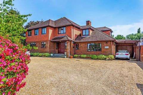 4 bedroom detached house to rent, Temple Gardens, Staines upon Thames TW18