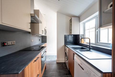 3 bedroom terraced house to rent - Cochrane Road, Wimbledon, London, SW19