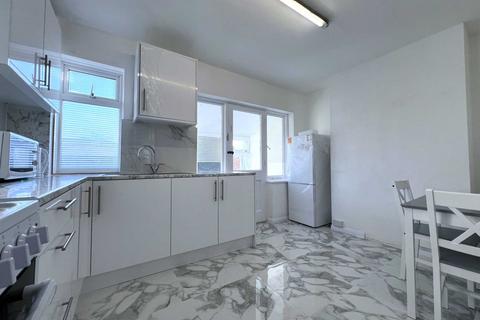 undefined, Fourth Avenue, Luton LU3