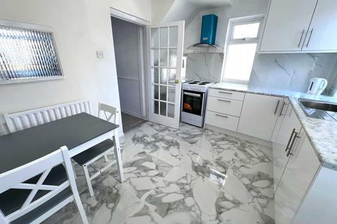 undefined, Fourth Avenue, Luton LU3