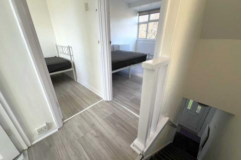 undefined, Fourth Avenue, Luton LU3