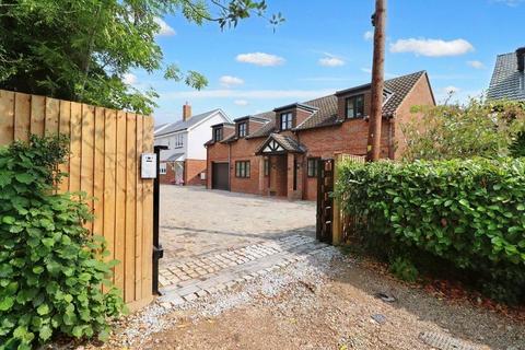 4 bedroom detached house for sale, Alexandra Road, Kings Langley WD4