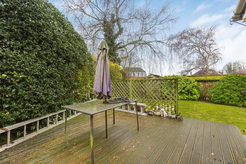 12 Five Acres, London Colney, St Albans, AL2 1JD