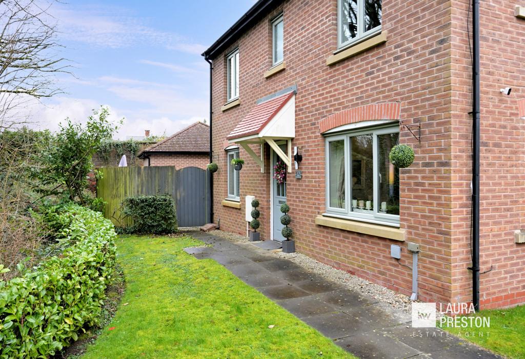 Old Wood Close, Chorley 3 bed semidetached house £240,000