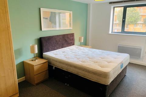 2 bedroom flat to rent - City Walk, Leeds, West Yorkshire, UK, LS11