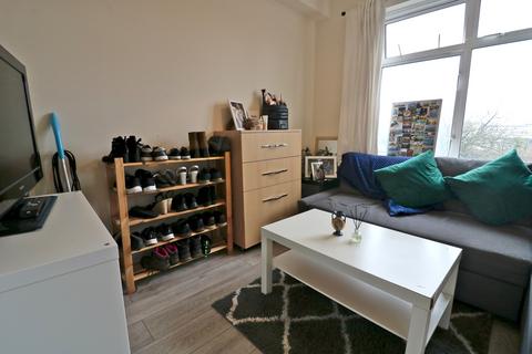 2 bedroom flat to rent, Western Avenue, London, W3