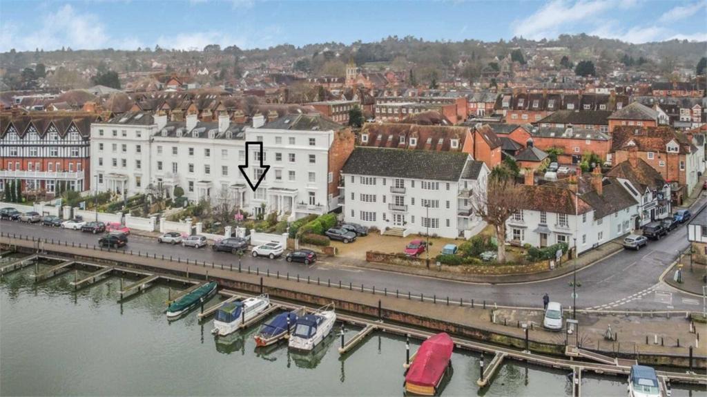 River Terrace, HenleyOnThames 1 bed flat to rent £1,600 pcm (£369 pw)