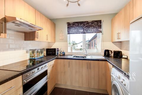 2 bedroom flat for sale - High Road, Basildon, SS16