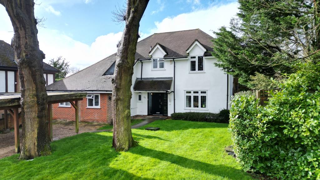Pipers Green Lane, Edgware HA8 5 bed detached house for sale £1,250,000