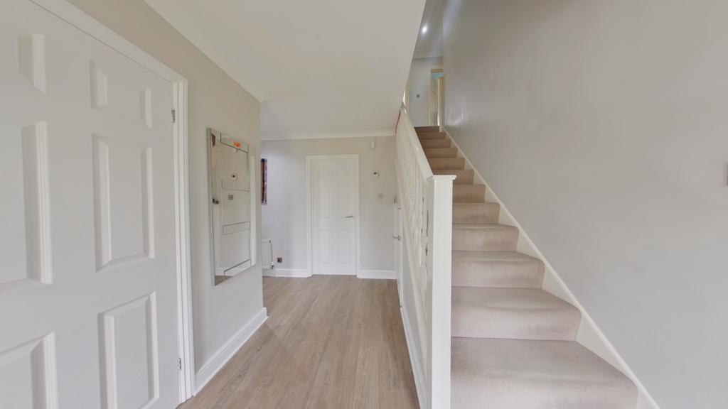 Pipers Green Lane, Edgware HA8 5 bed detached house for sale £1,250,000