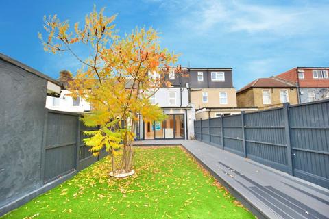 5 bedroom semi-detached house for sale - Withy Mead, Chingford, E4