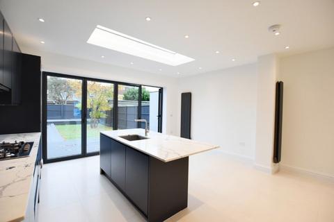 68 Withy Mead, London, E4 6JW