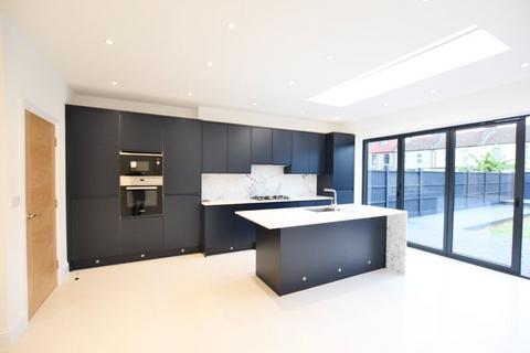 68 Withy Mead, London, E4 6JW