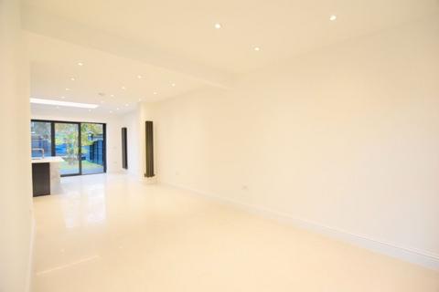 68 Withy Mead, London, E4 6JW