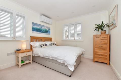 2 Updown Way, Chartham, Canterbury, CT4 7TP