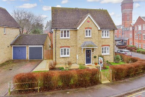 2 Updown Way, Chartham, Canterbury, CT4 7TP