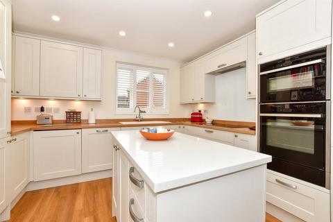2 Updown Way, Chartham, Canterbury, CT4 7TP