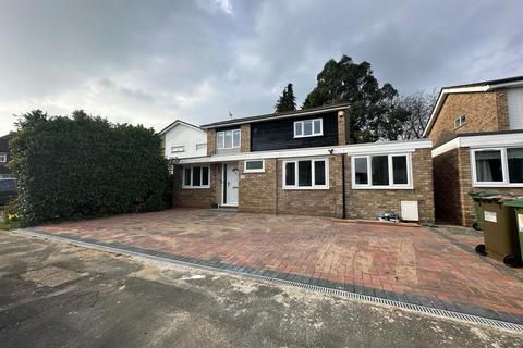 5 bedroom detached house to rent - Wessex Drive, Pinner HA5