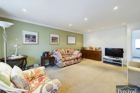 16 Lowefields, Earls Colne, Colchester, CO6 2LH