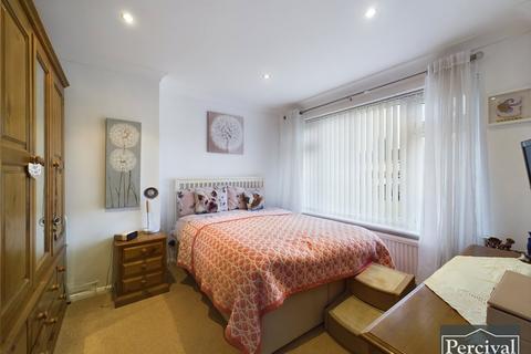 16 Lowefields, Earls Colne, Colchester, CO6 2LH