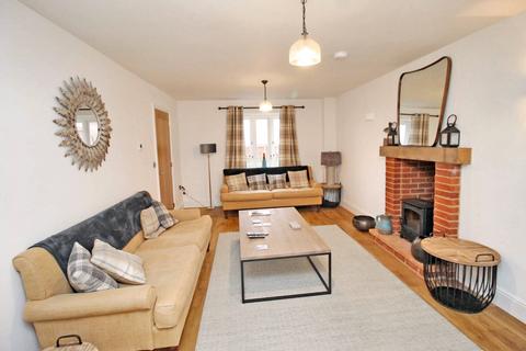3 bedroom detached house to rent, Canon Marcon Way, Edgefield NR24