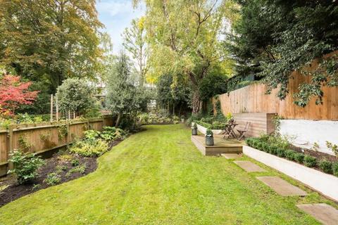 2 bedroom flat to rent, Netherhall Gardens, Hampstead, London