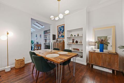 18 Grove Place, London, W3 6AS