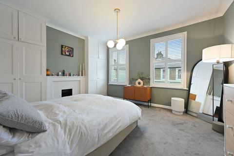18 Grove Place, London, W3 6AS