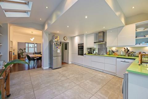 18 Grove Place, London, W3 6AS