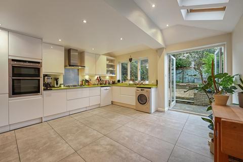 18 Grove Place, London, W3 6AS