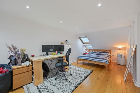 18 Grove Place, London, W3 6AS