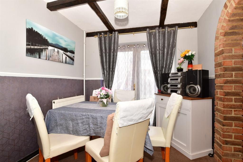 Shackleton Close, Chatham, Kent 3 bed terraced house for sale £270,000