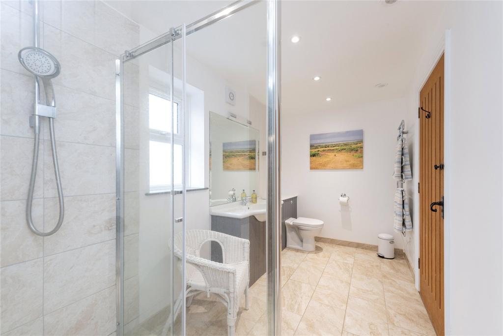 Jack &amp; Jill Bathroom
