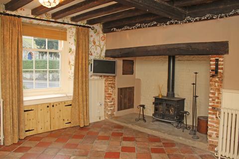 3 bedroom character property to rent, High Street, Holt NR25