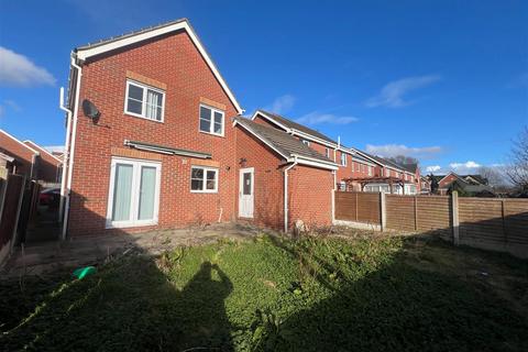3 bedroom detached house to rent, Pennyfields, Bolton-Upon-Dearne, Rotherham, S63