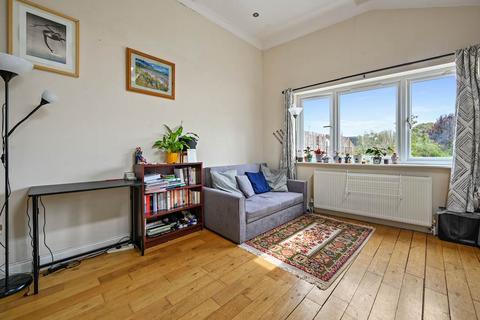 1 bedroom flat for sale, Stanley Road, Teddington TW11