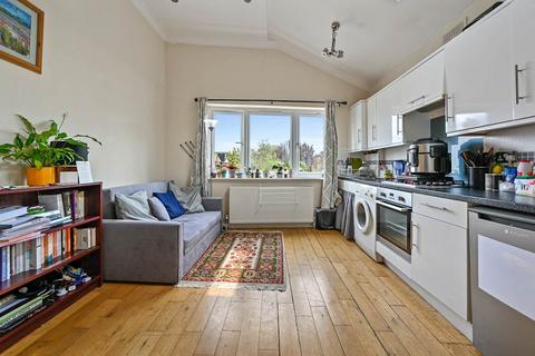 1 bedroom flat for sale, Stanley Road, Teddington TW11
