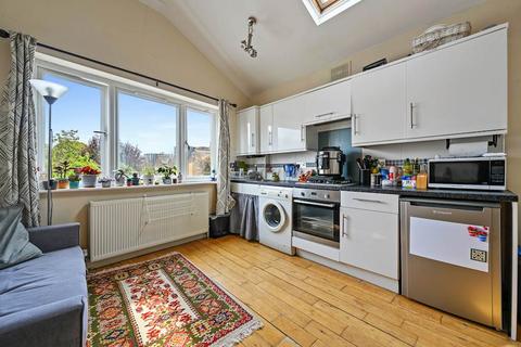 1 bedroom flat for sale, Stanley Road, Teddington TW11