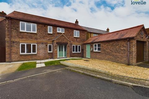 4 bedroom detached house for sale, Jacksons Field, Middle Rasen, LN8