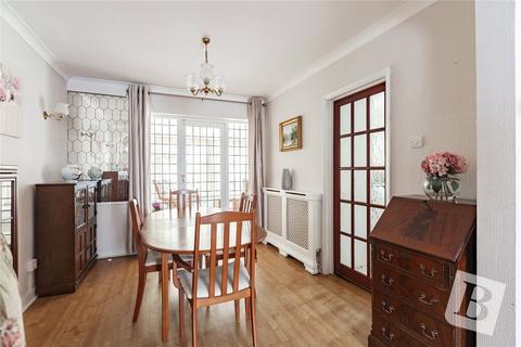 47 Esk Way, Romford, RM1 4YH