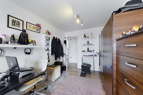 1 bedroom flat for sale, Plough Way, London, SE16