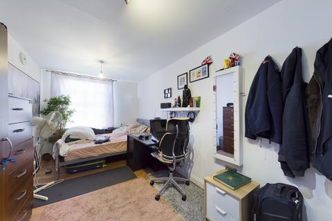 1 bedroom flat for sale, Plough Way, London, SE16