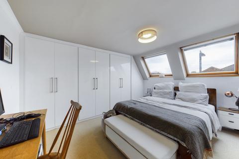 2 bedroom flat for sale, Plough Way, London, SE16