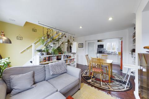2 bedroom flat for sale, Plough Way, London, SE16