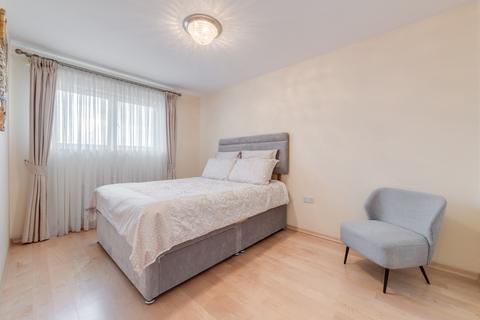 2 bedroom flat for sale, Batwa House, Varcoe Road, London, SE16