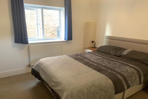 2 bedroom flat to rent, Croft, Warrington WA3