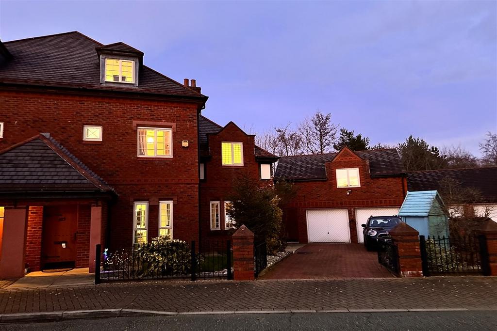 Westbrook, Warrington WA5 4 bed semidetached house for sale £475,000